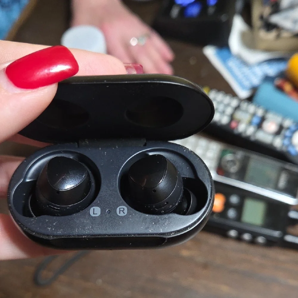 Samsung Black Earbuds